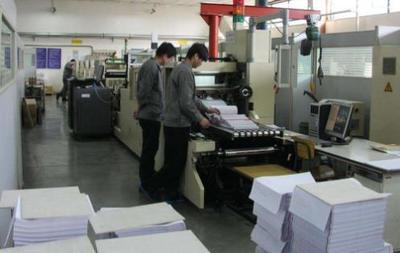 男子从只有三台机器和员工的图文店,发展成如今世界500强企业
